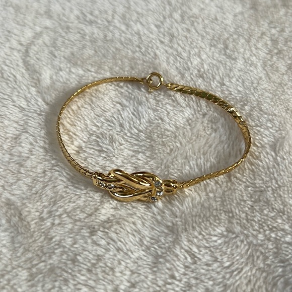 Avon vintage gold tone rhinestone knot bracelet XS - Picture 2 of 5